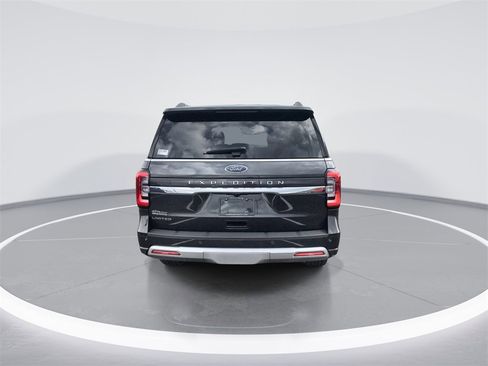 Used 2022 Ford Expedition Limited image 7