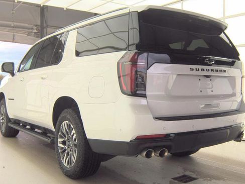 Used 2025 Chevrolet Suburban Z71 AWD/4WD image 6
