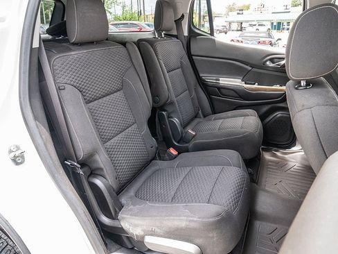 Used 2019 GMC Acadia SLE FWD image 22