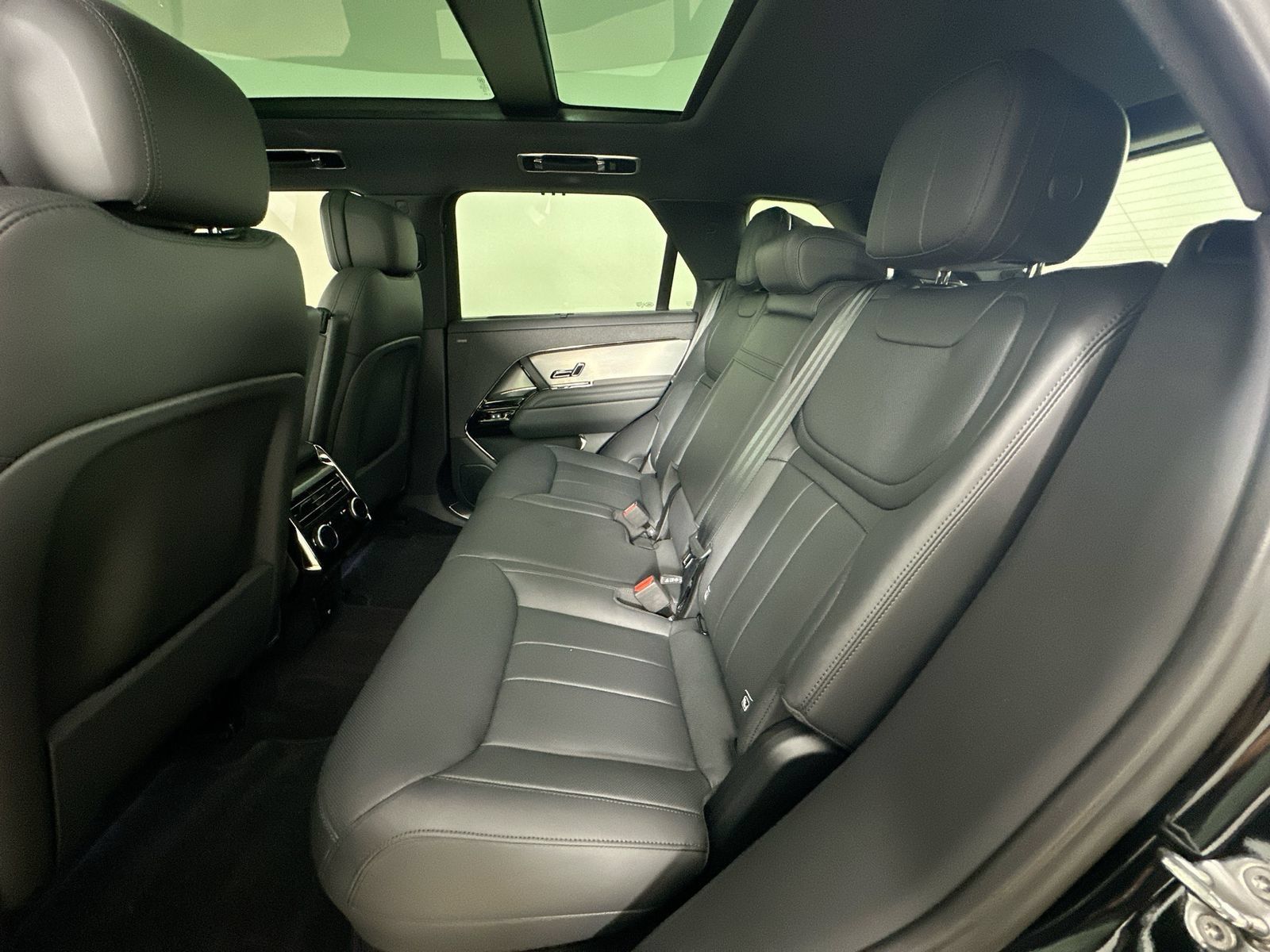 Used 2025 Land Rover Range Rover Sport Dynamic SE AWD/4WD image 36