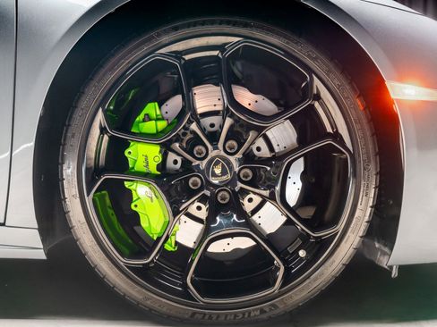 Used 2018 Lamborghini Huracan LP 580-2 image 6