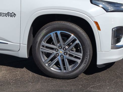 Used 2023 Chevrolet Traverse High Country image 11