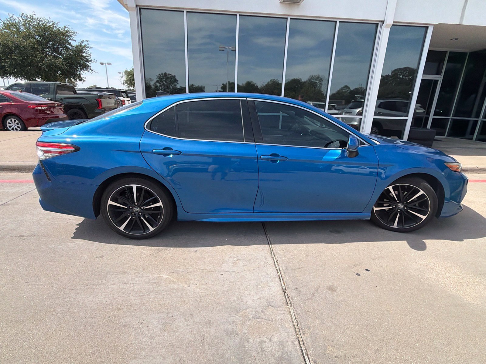 Used 2019 Toyota Camry XSE FWD image 4