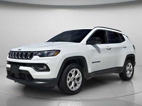 Used 2025 Jeep Compass Latitude AWD/4WD image 8