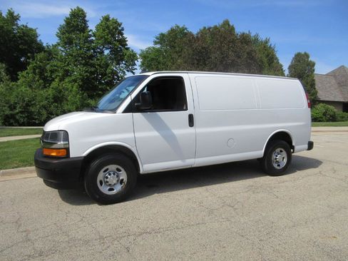 Used 2019 Chevrolet Express 2500 w/ Driver Convenience Package RWD image 22