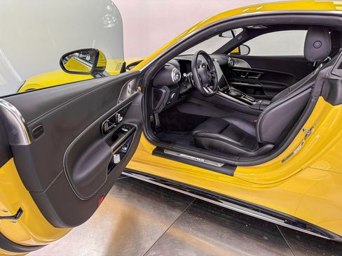 Used 2024 Mercedes-Benz AMG GT 63 image 21