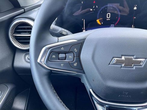 Used 2025 Chevrolet Trax ACTIV w/ Sunroof Package image 18