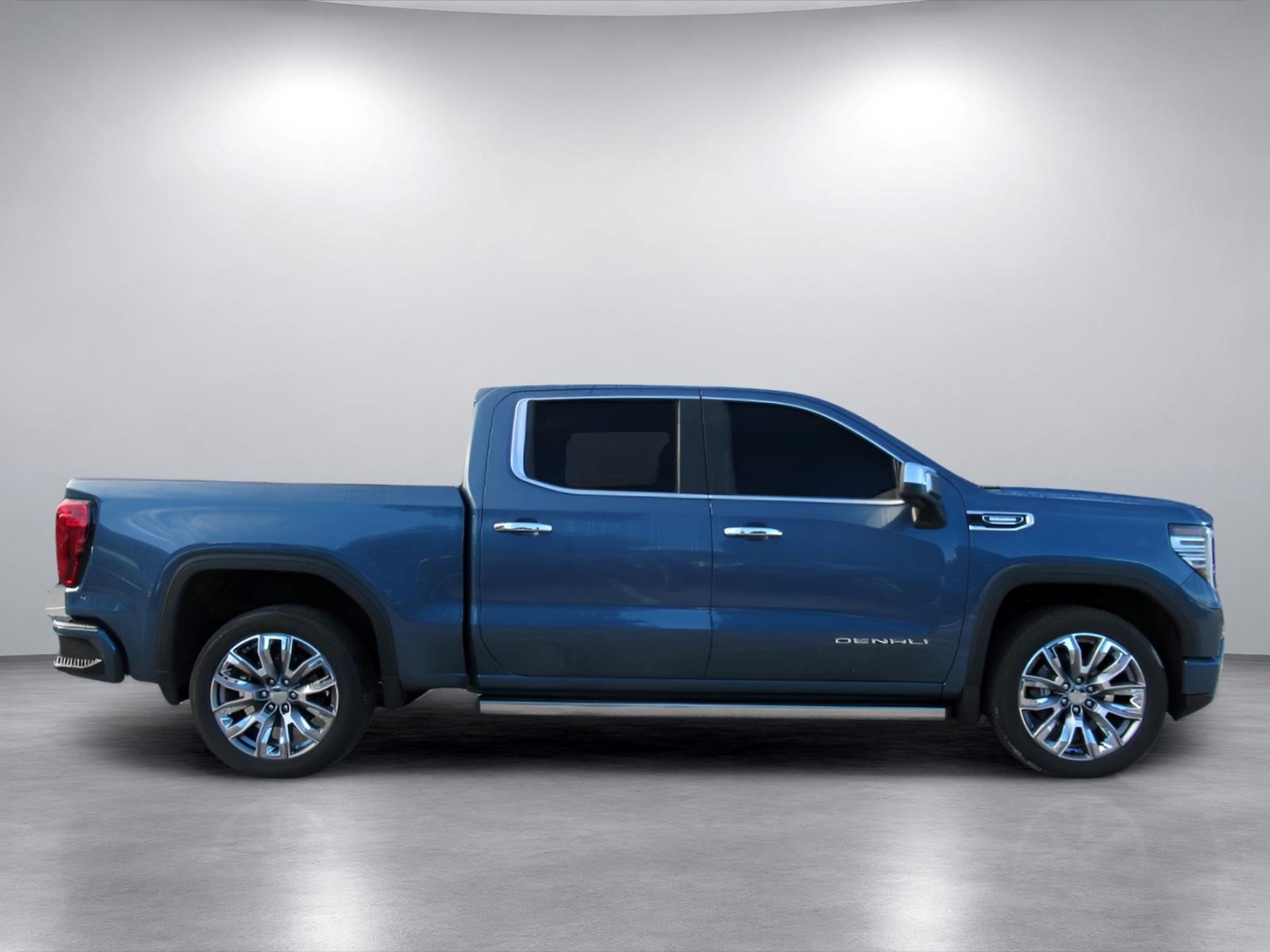 Used 2025 GMC Sierra 1500 Denali w/ Denali Reserve Package AWD/4WD image 2