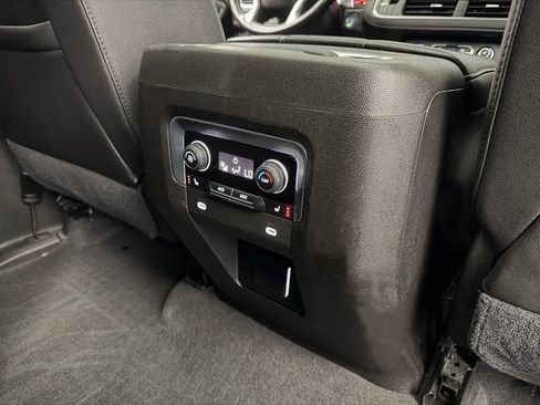 Used 2021 Chevrolet Suburban Premier AWD/4WD image 32