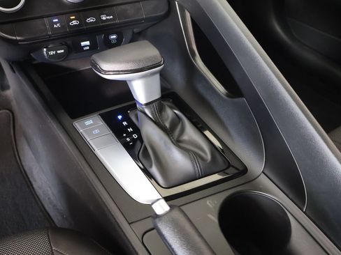 Used 2025 Hyundai Elantra SE FWD image 7