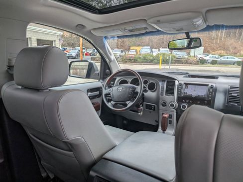 Used 2013 Toyota Sequoia Platinum image 26