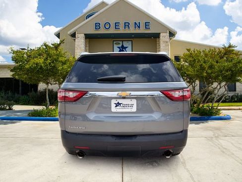Used 2021 Chevrolet Traverse LS FWD image 4