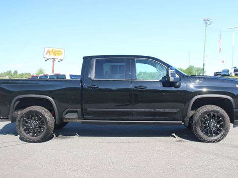 Used 2025 Chevrolet Silverado 2500 High Country w/ High Country Premium Package AWD/4WD image 8