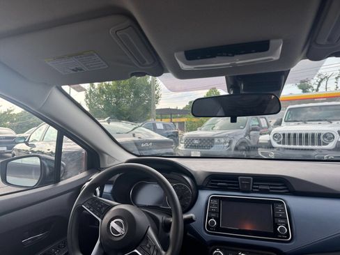 Used 2025 Nissan Versa SV FWD image 32
