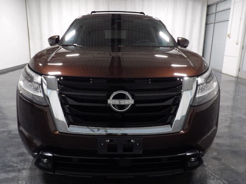 Used 2022 Nissan Pathfinder SL w/ SL Premium Package image 3