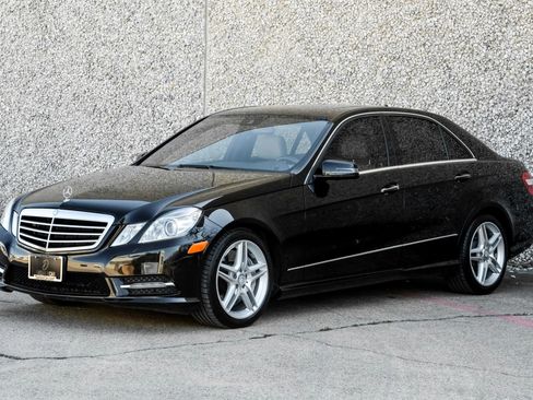 Used 2013 Mercedes-Benz E 550 4MATIC Sedan image 6
