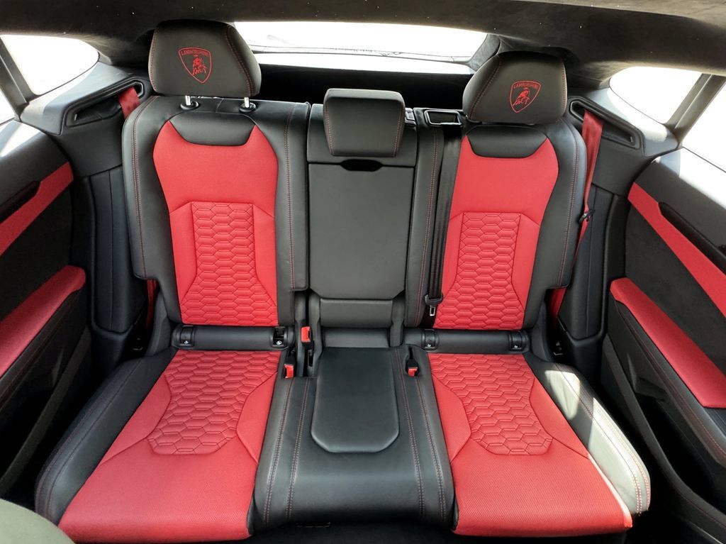 Used 2022 Lamborghini Urus AWD/4WD image 38