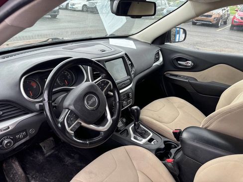 Used 2016 Jeep Cherokee Latitude w/ Comfort/Convenience Group FWD image 8