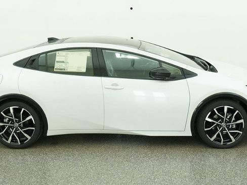 New 2026 Toyota Prius Plug-In Hybrid FWD image 43