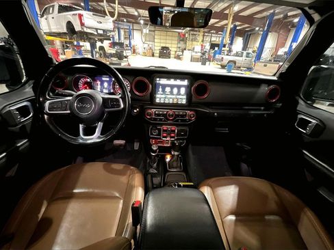 Used 2022 Jeep Wrangler Unlimited Rubicon w/ Cold Weather Group image 12