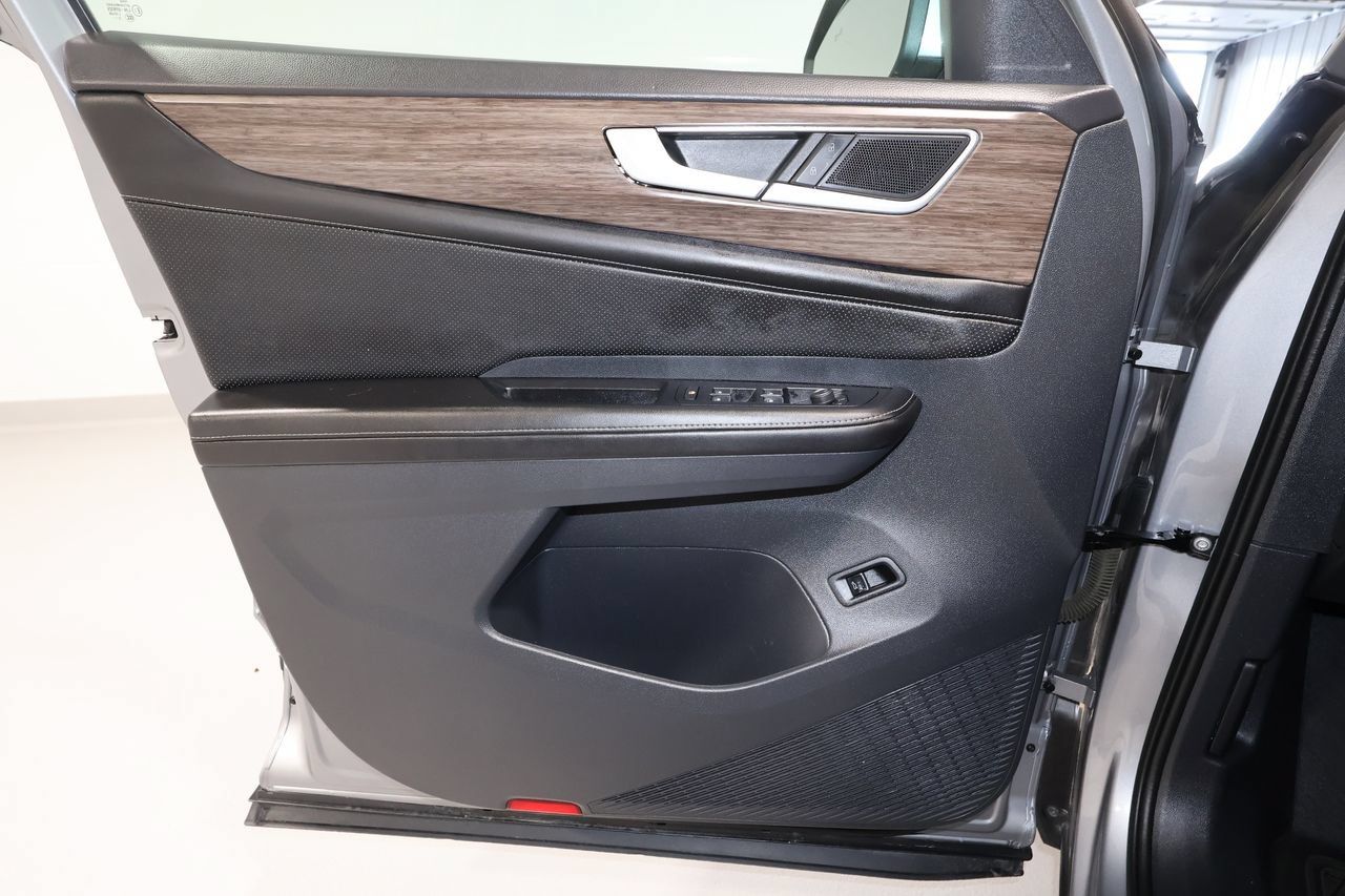 Used 2024 Volkswagen Atlas SEL AWD/4WD image 21
