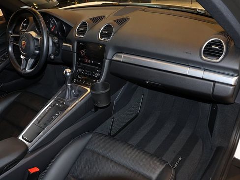 Used 2021 Porsche 718 Cayman image 57