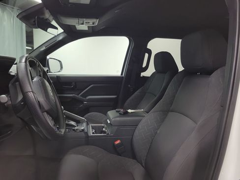 Used 2025 Toyota Tacoma SR5 AWD/4WD image 18