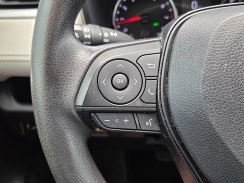 Used 2021 Toyota RAV4 XLE w/ Convenience Package FWD image 33