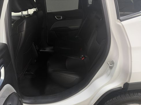 Used 2024 Jeep Compass Latitude image 24