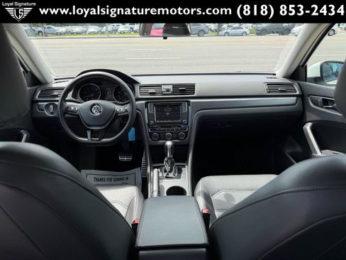 Used 2018 Volkswagen Passat 2.0T R-Line w/ R-Line Lighting Package FWD image 15