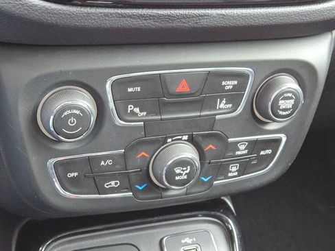 Used 2021 Jeep Compass Limited image 24