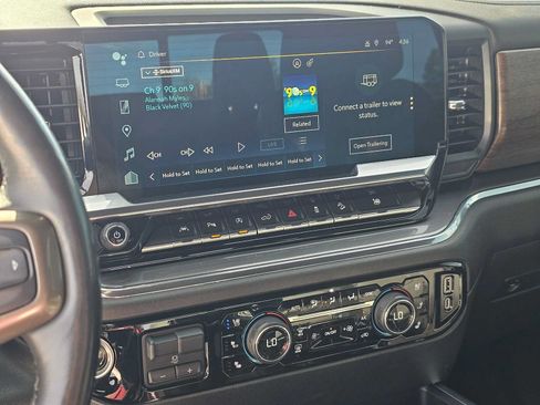 Used 2023 Chevrolet Silverado 1500 High Country w/ Technology Package AWD/4WD image 26