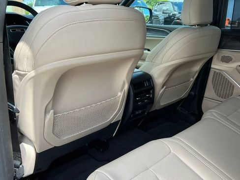 Used 2025 Jeep Grand Cherokee Limited w/ Luxury Tech Group II AWD/4WD image 36