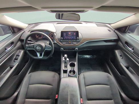 Used 2024 Nissan Altima 2.5 SV FWD image 11