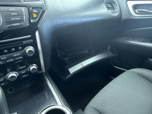 Used 2020 Nissan Pathfinder S image 30