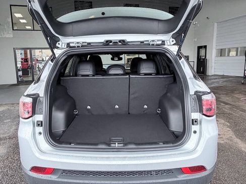 New 2026 Jeep Compass Latitude image 9