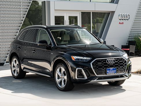 Used 2022 Audi Q5 2.0T Prestige w/ Prestige Package AWD/4WD image 2
