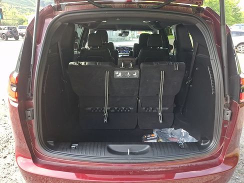 Used 2021 Chrysler Pacifica Touring-L w/ Uconnect Theater Family Group FWD image 29