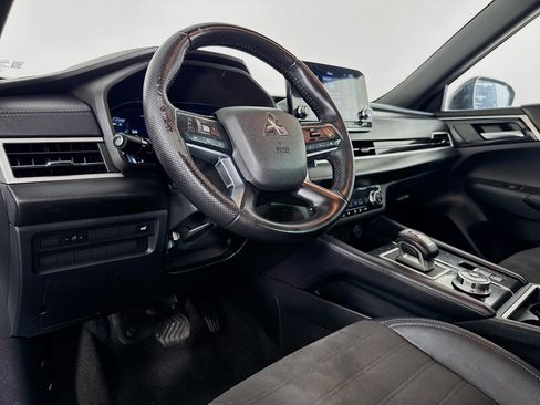 Used 2023 Mitsubishi Outlander SE image 22