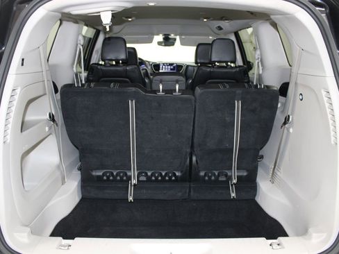 Used 2023 Chrysler Pacifica Touring-L FWD image 28