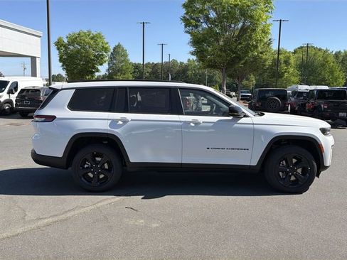 New 2026 Jeep Grand Cherokee L Limited AWD/4WD image 13