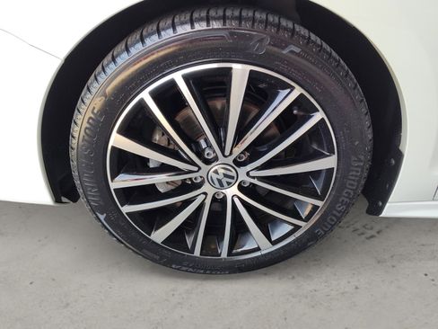 Used 2016 Volkswagen Jetta Sport FWD image 9