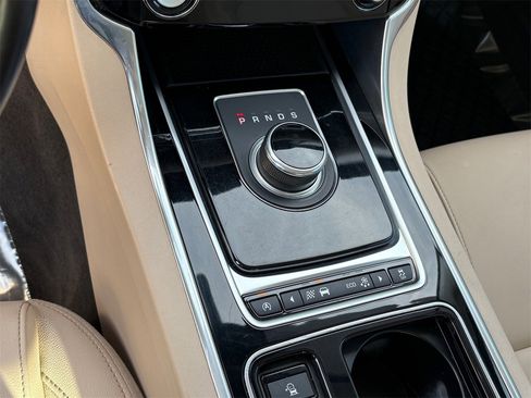 Used 2017 Jaguar XF Premium image 24