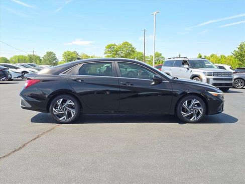 New 2026 Hyundai Elantra Limited FWD image 2