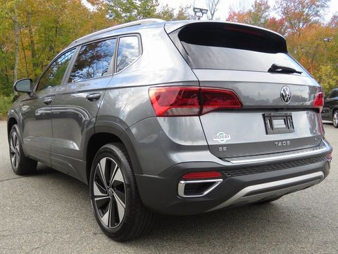 Used 2024 Volkswagen Taos SE w/ Panoramic Sunroof Package image 8