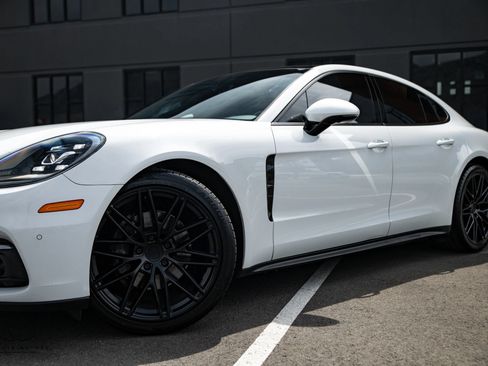 Used 2018 Porsche Panamera 4 AWD/4WD image 26
