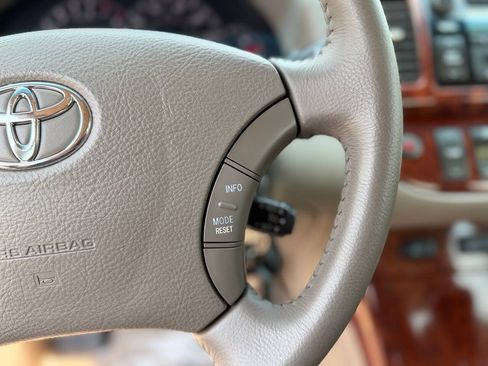 Used 2006 Toyota Camry XLE w/ VSC & Side Airbag Pkg FWD image 13
