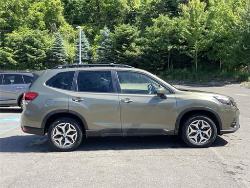 Certified 2023 Subaru Forester Premium AWD/4WD image 4