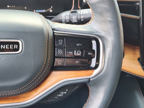 Used 2022 Jeep Grand Wagoneer Series III w/ Flexible Seating Group image 36