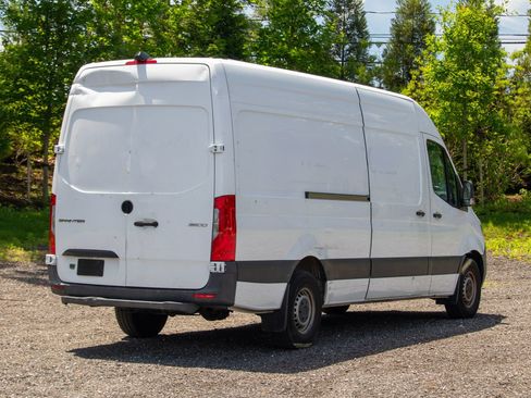 Used 2021 Mercedes-Benz Sprinter 2500 image 7